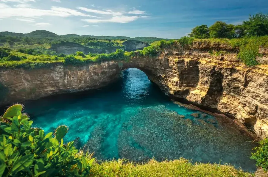 The natural arch of Broken Beach, a highlight of the one-day West Penida route.